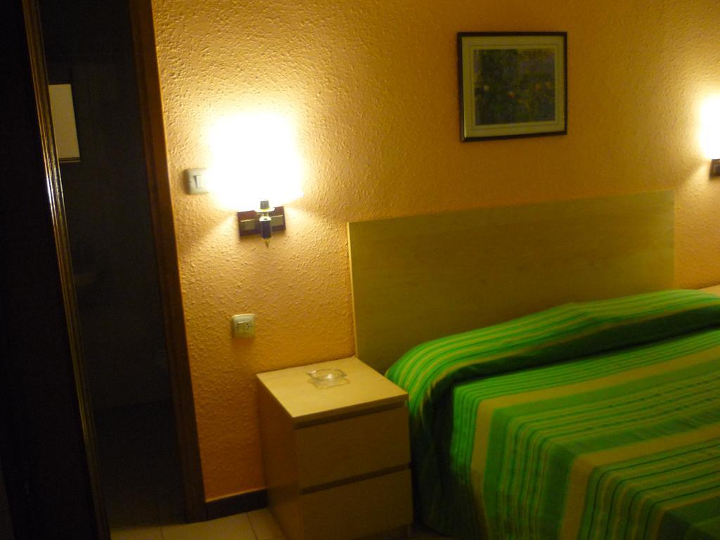 הואסקה Hostal El Centro חדר תמונה