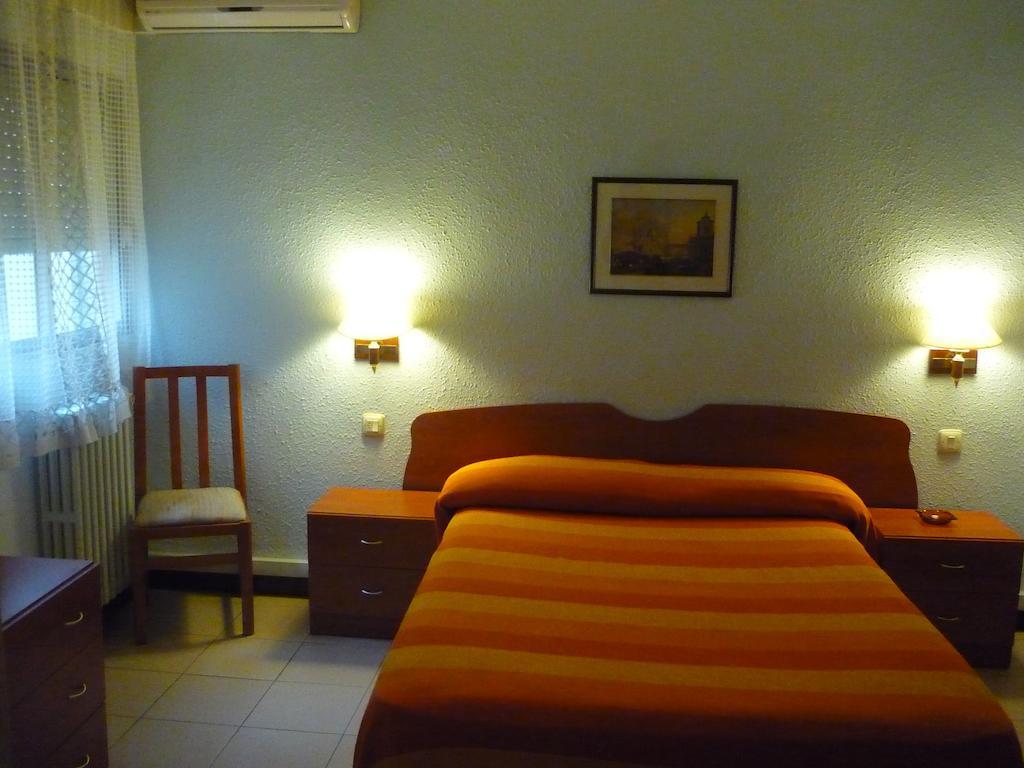 הואסקה Hostal El Centro חדר תמונה